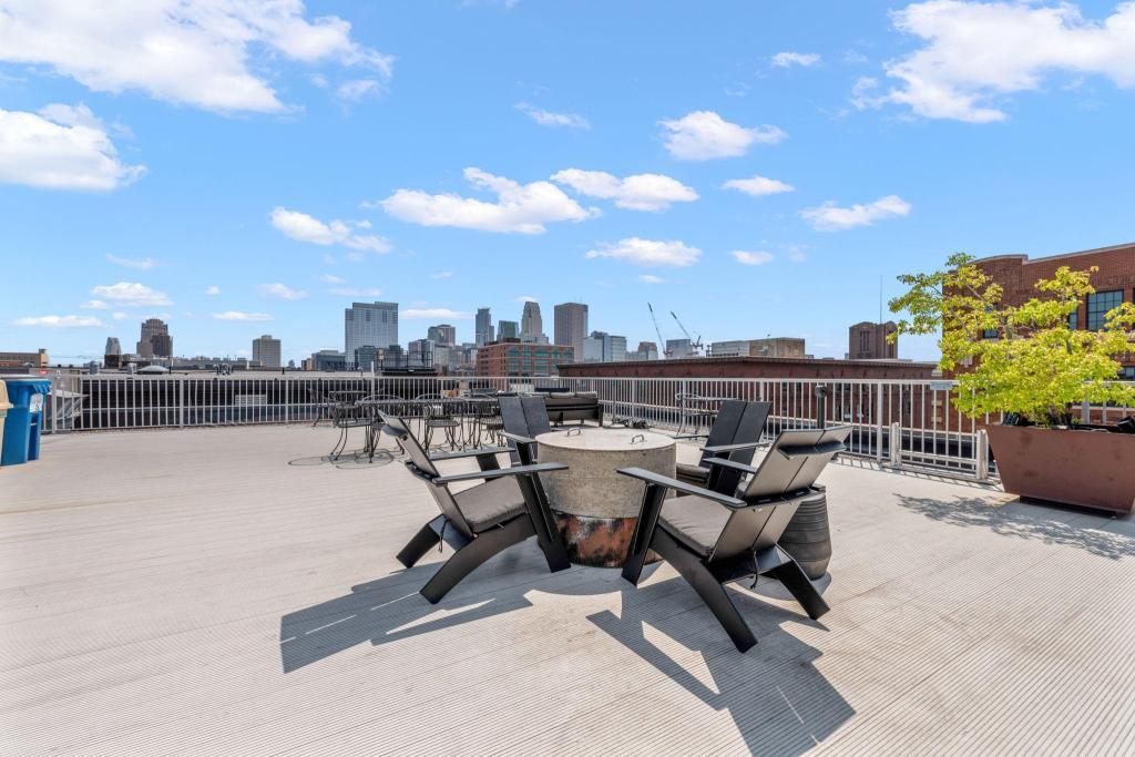 700 Washington Avenue N Unit: 212