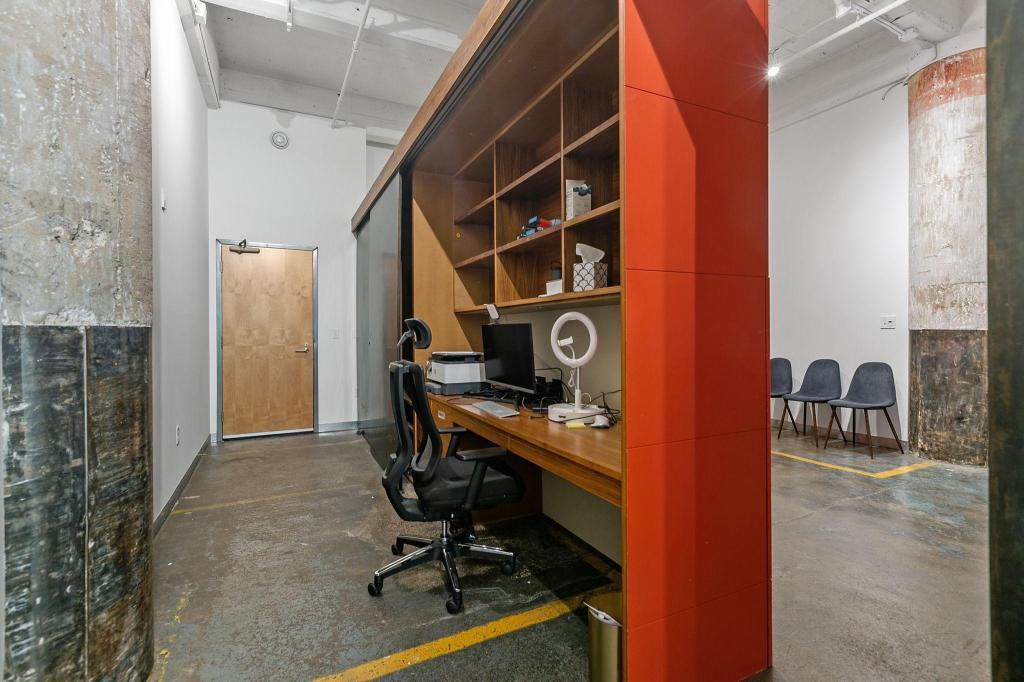 700 Washington Avenue N Unit: 212