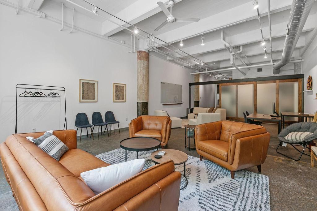 700 Washington Avenue N Unit: 212