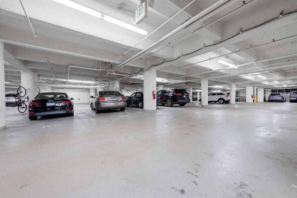 700 Washington Avenue N Unit: 212