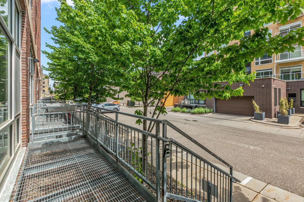 700 Washington Avenue N Unit: 212