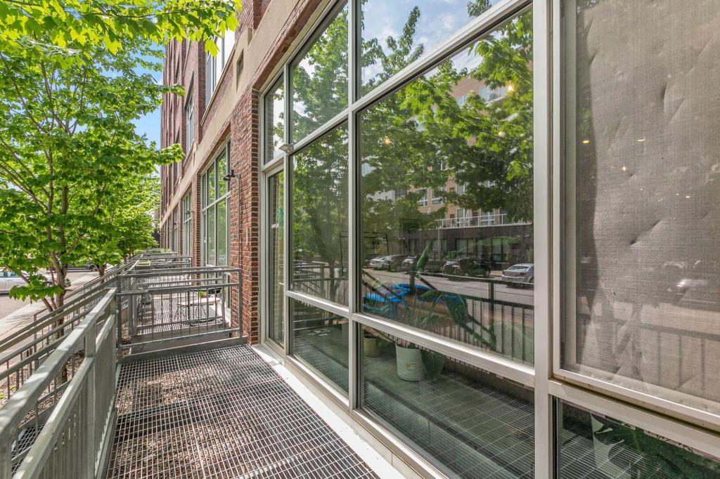 700 Washington Avenue N Unit: 212