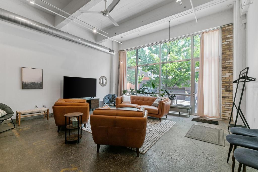 700 Washington Avenue N Unit: 212