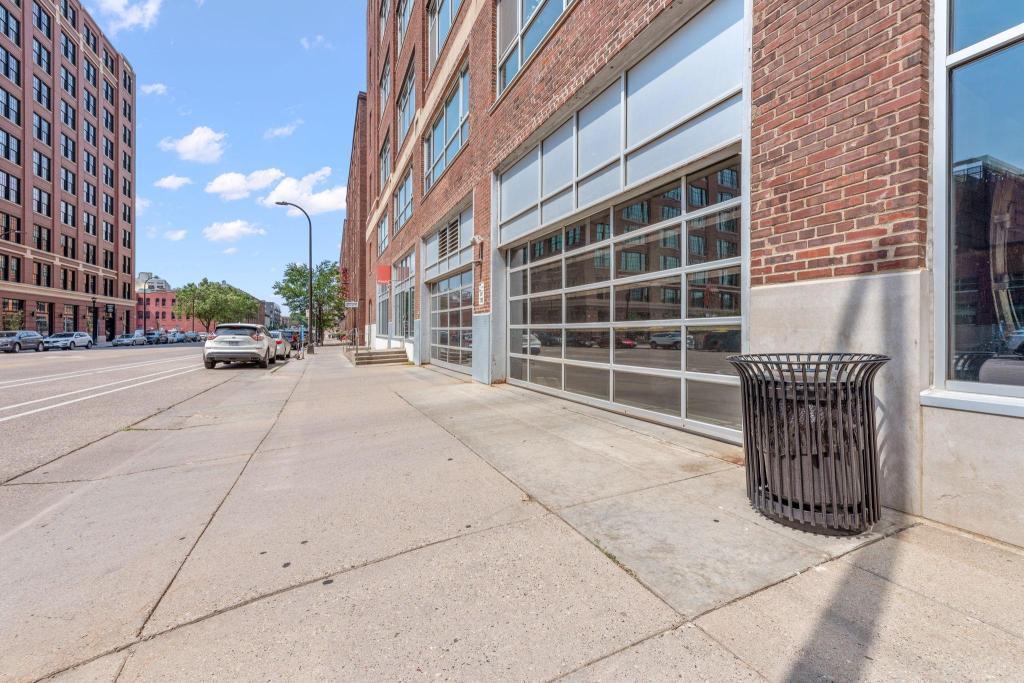 700 Washington Avenue N Unit: 212
