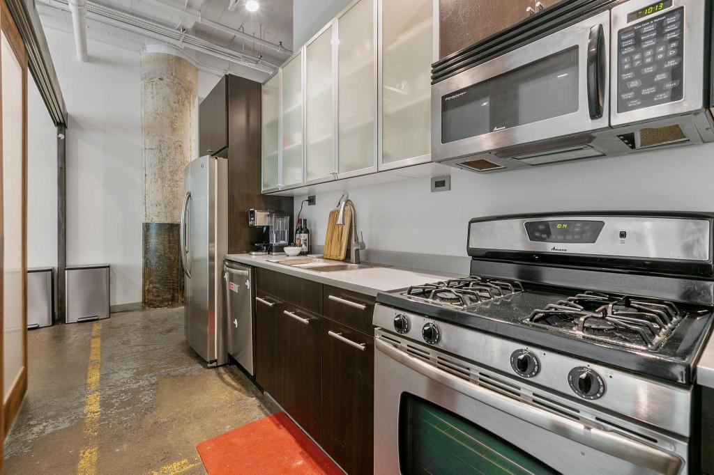 700 Washington Avenue N Unit: 212