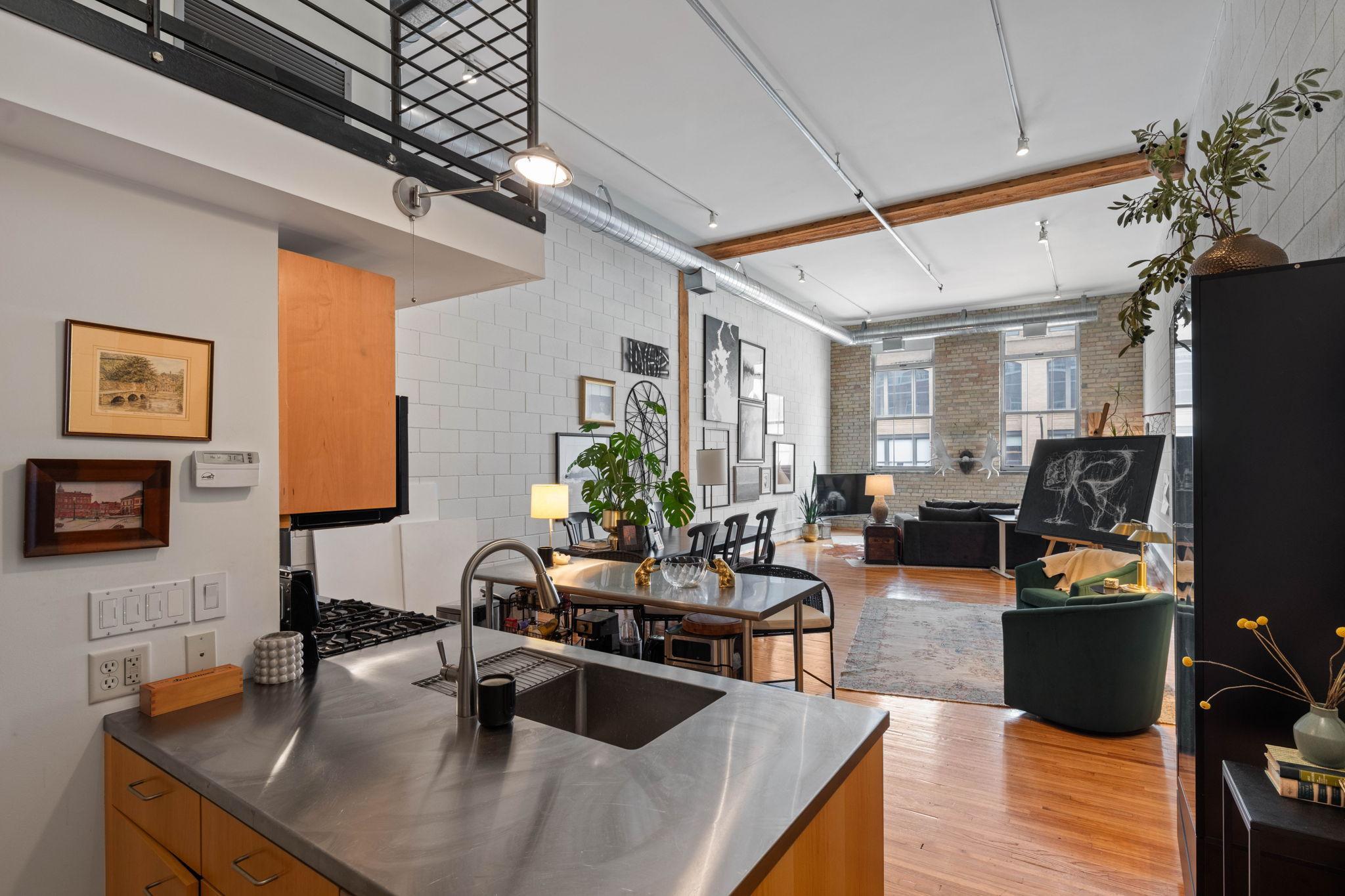 801 Washington Avenue N Unit: 210