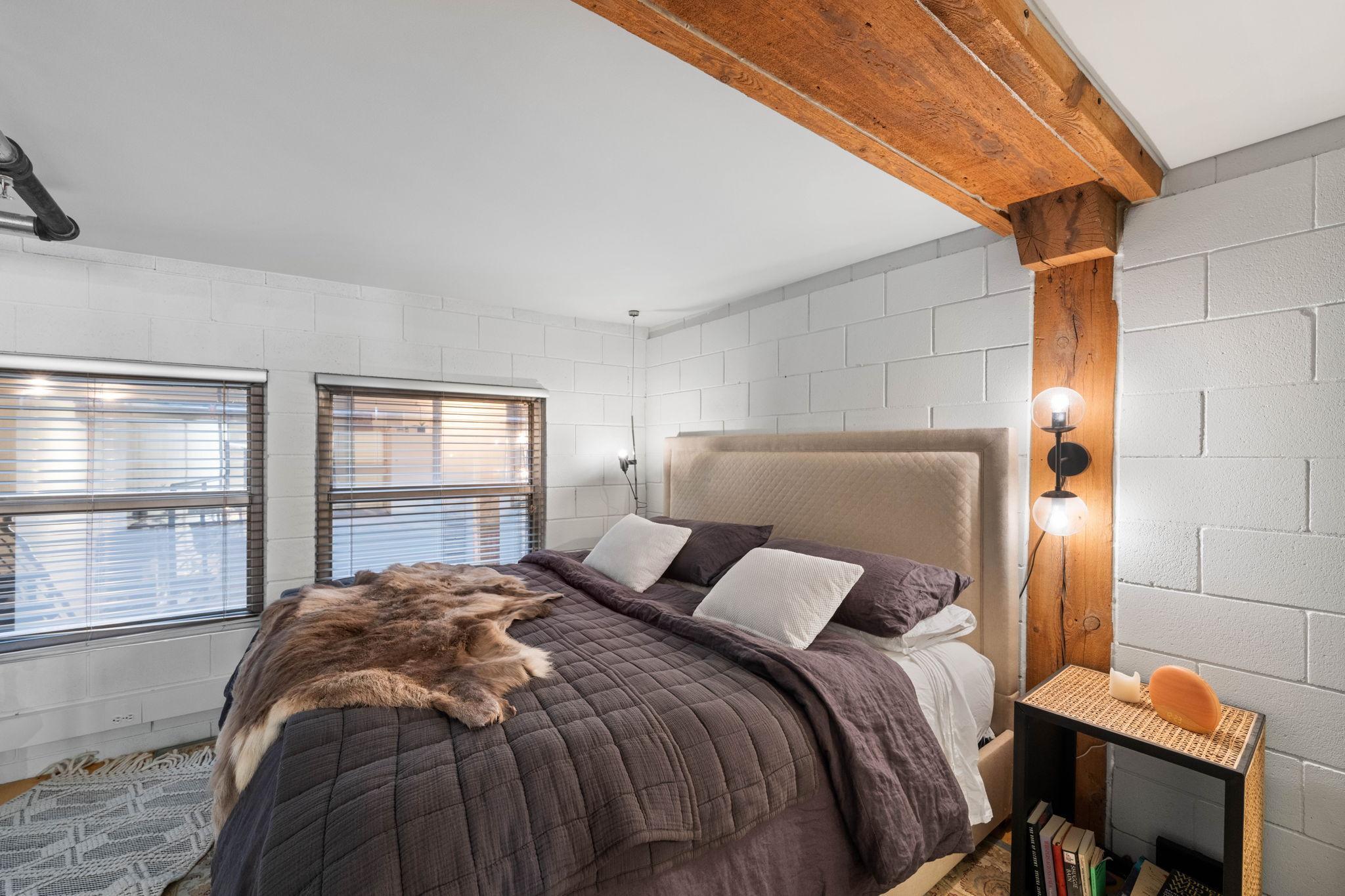 801 Washington Avenue N Unit: 210