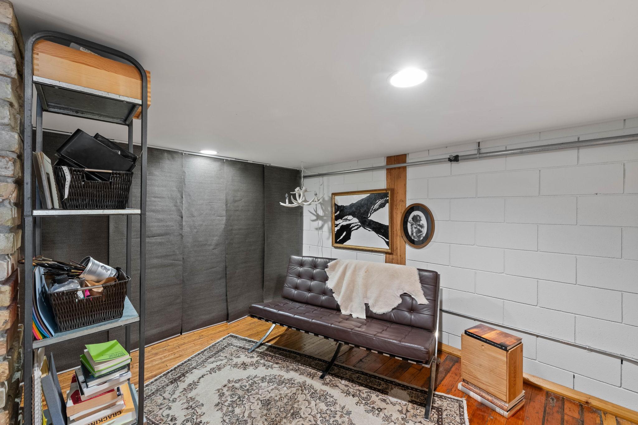 801 Washington Avenue N Unit: 210