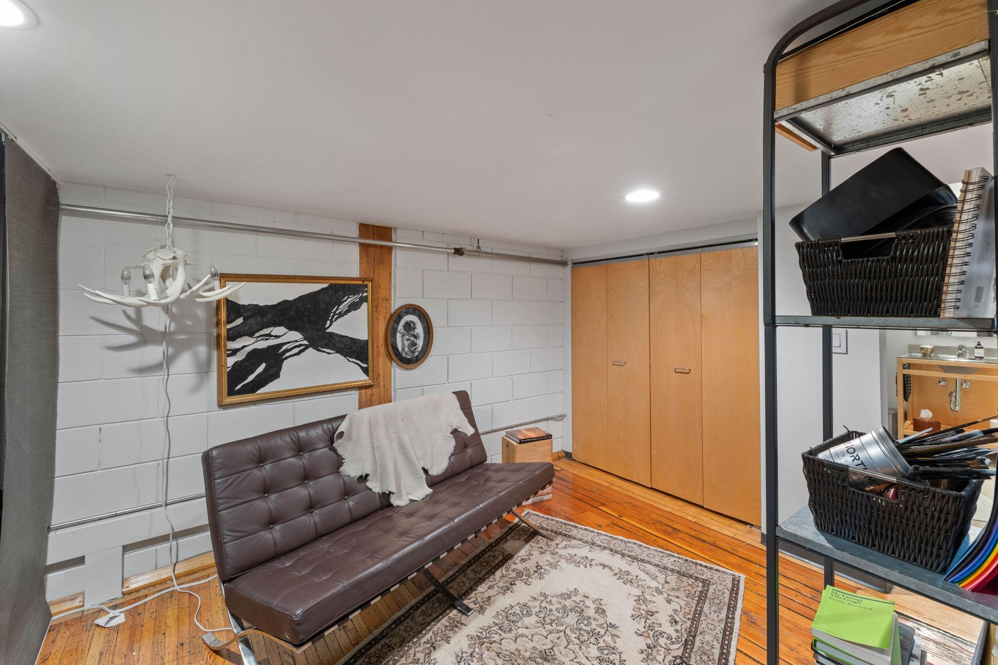801 Washington Avenue N Unit: 210
