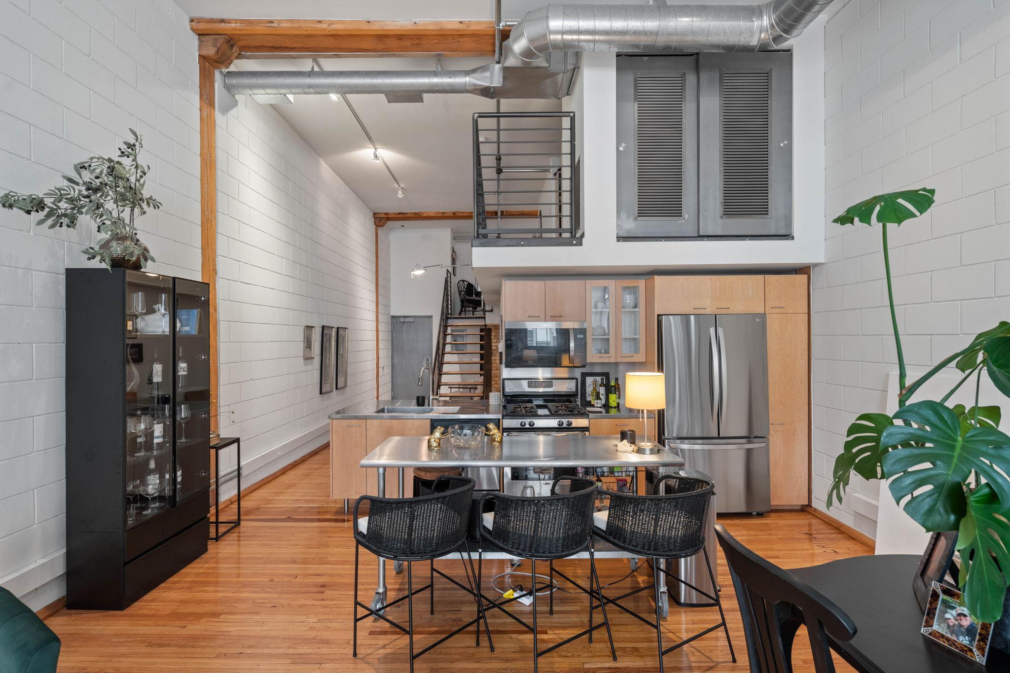 801 Washington Avenue N Unit: 210