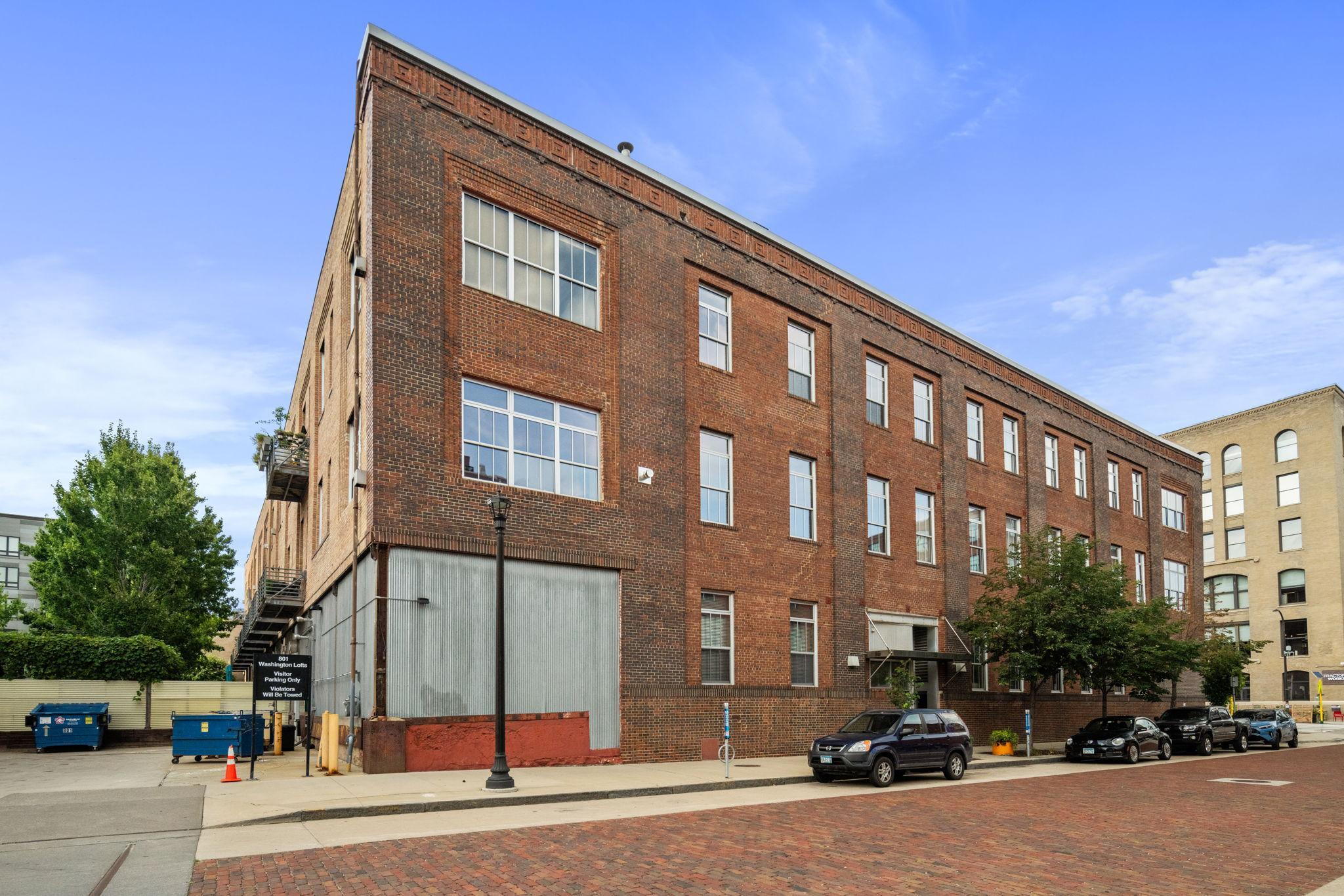 801 Washington Avenue N Unit: 210