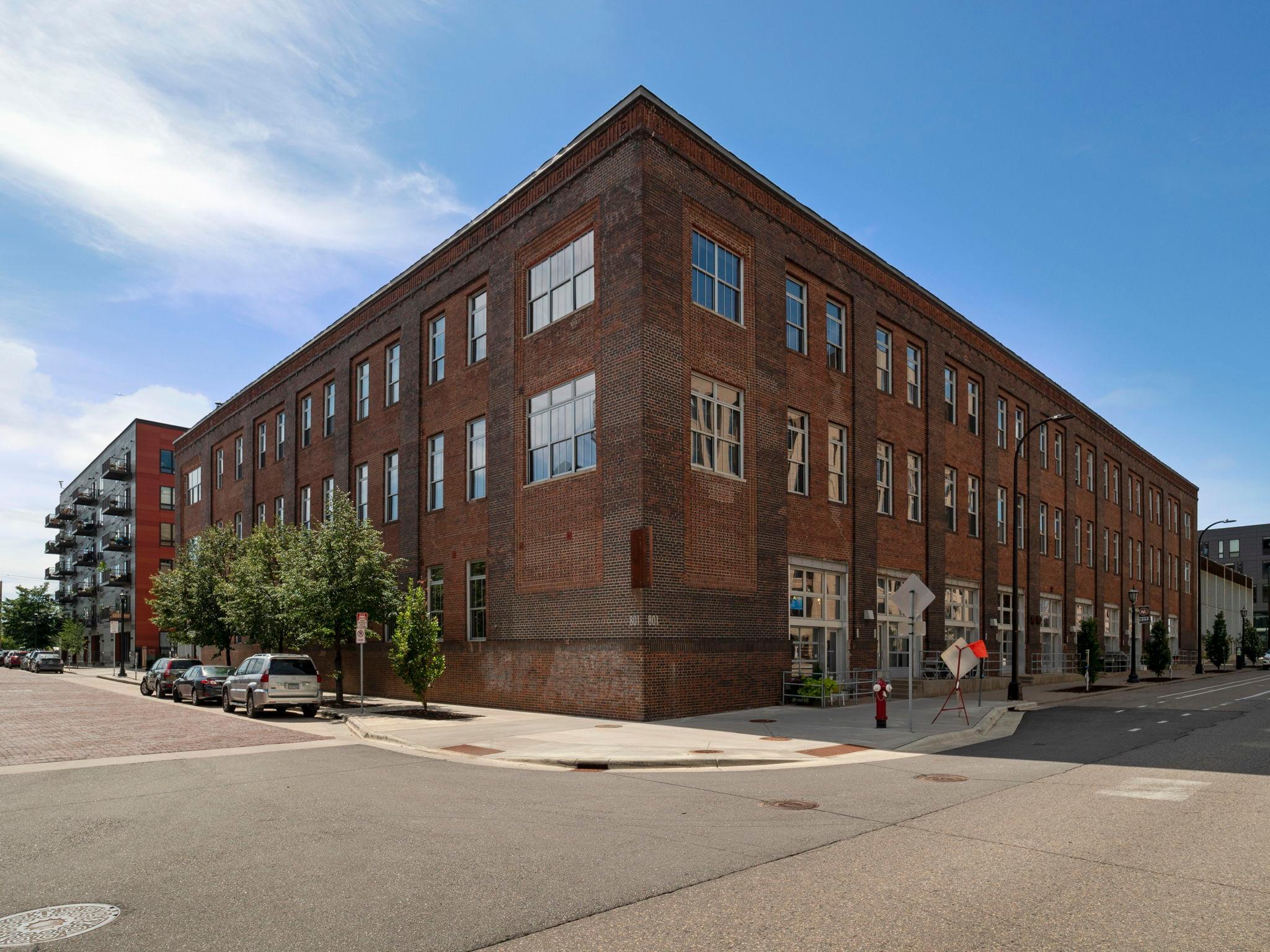 801 Washington Avenue N Unit: 210