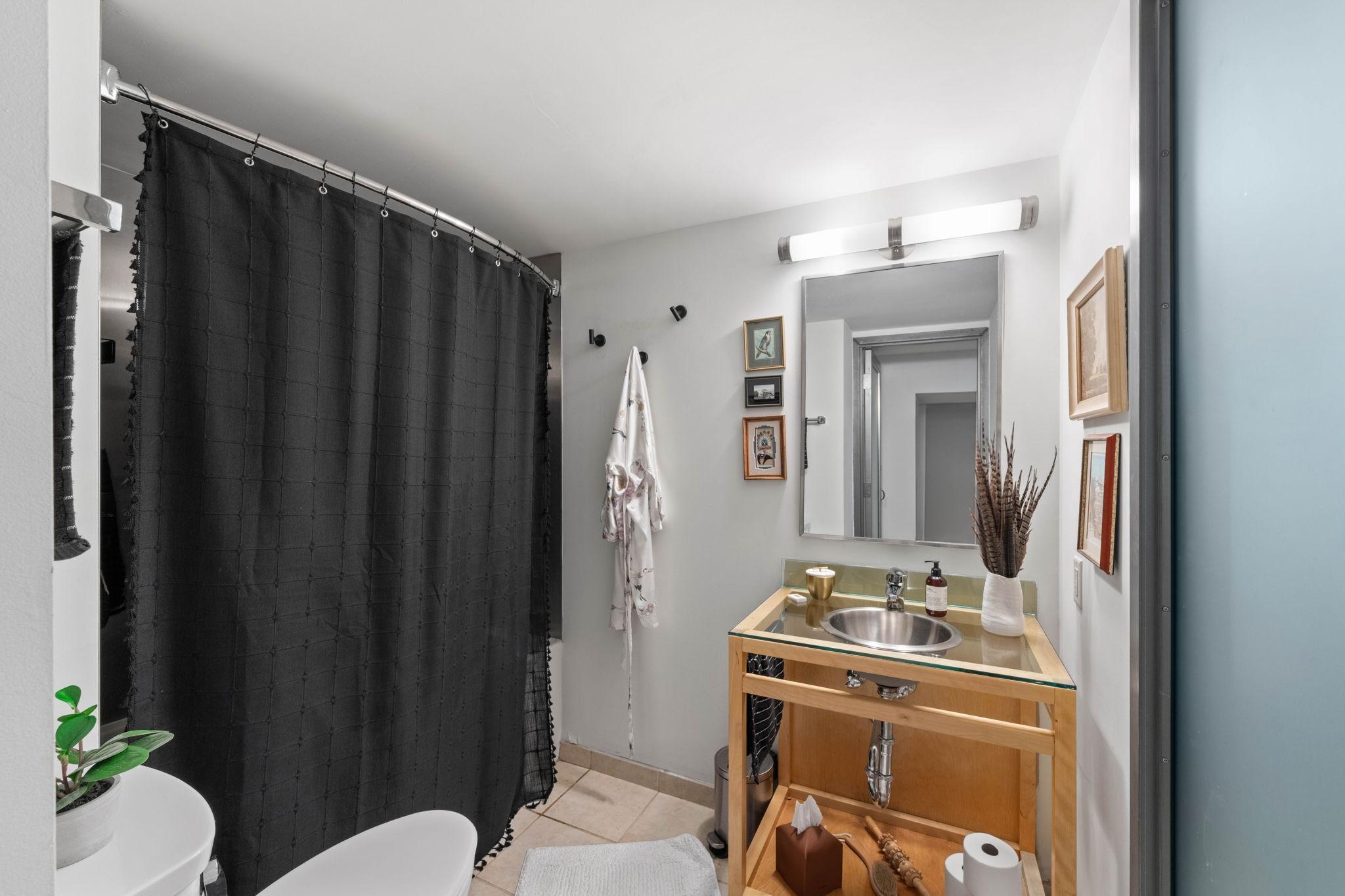801 Washington Avenue N Unit: 210