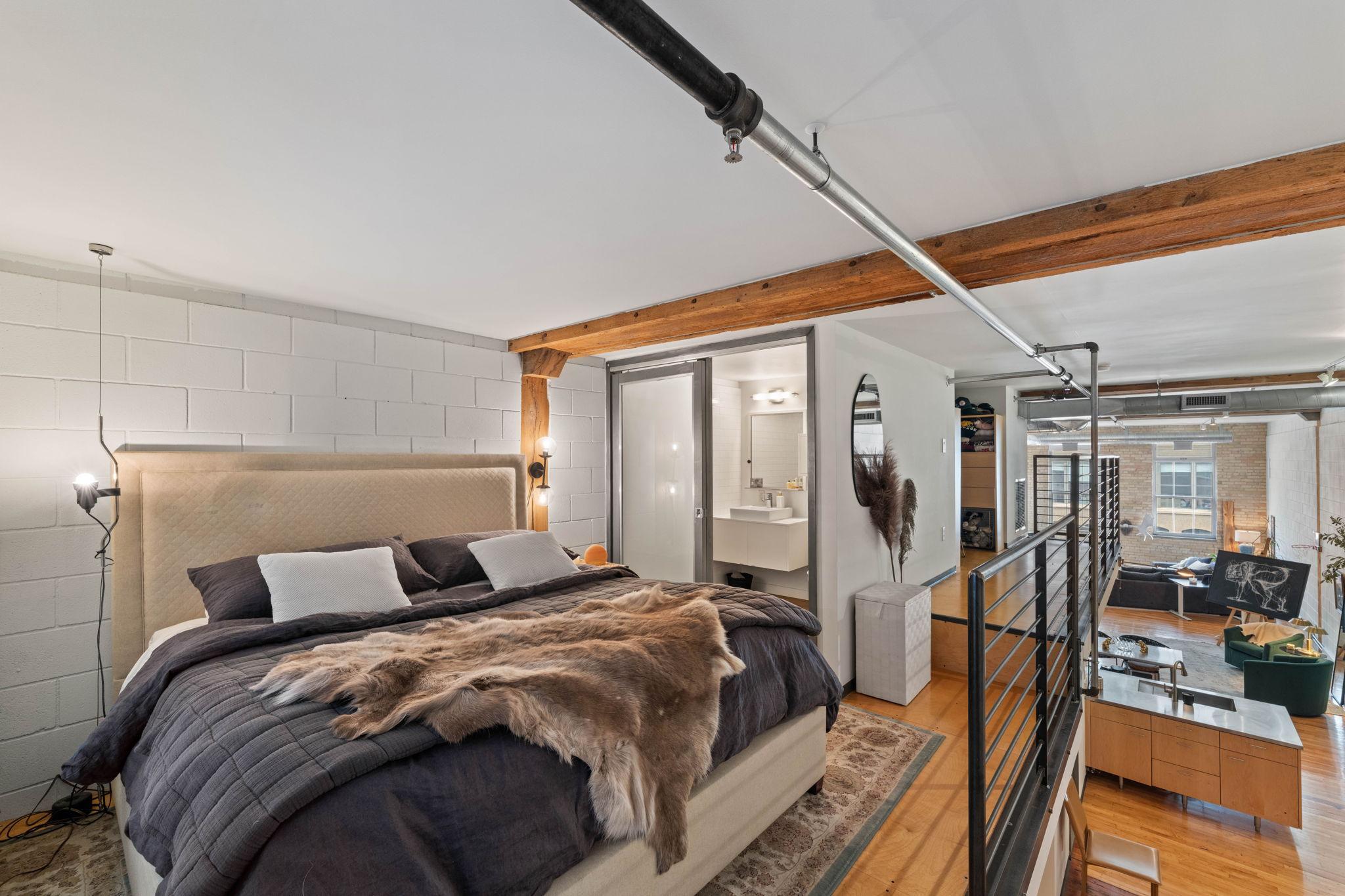 801 Washington Avenue N Unit: 210