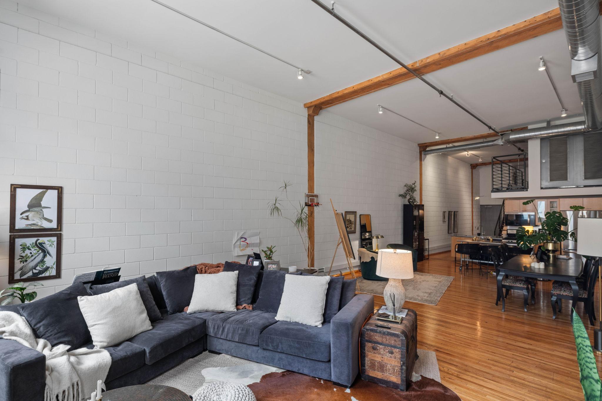 801 Washington Avenue N Unit: 210