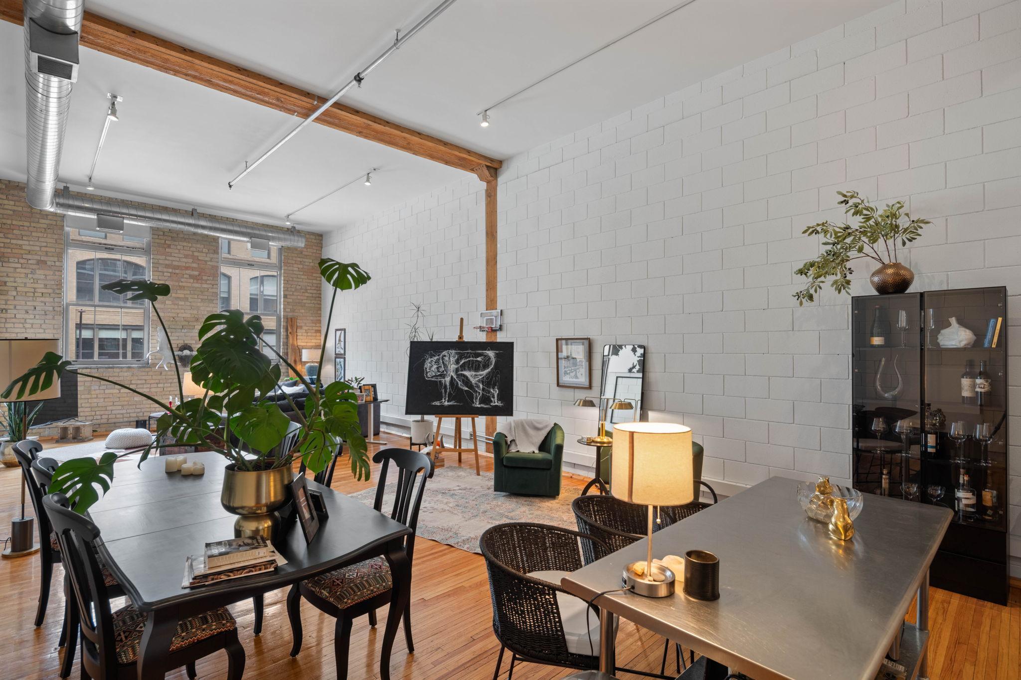 801 Washington Avenue N Unit: 210
