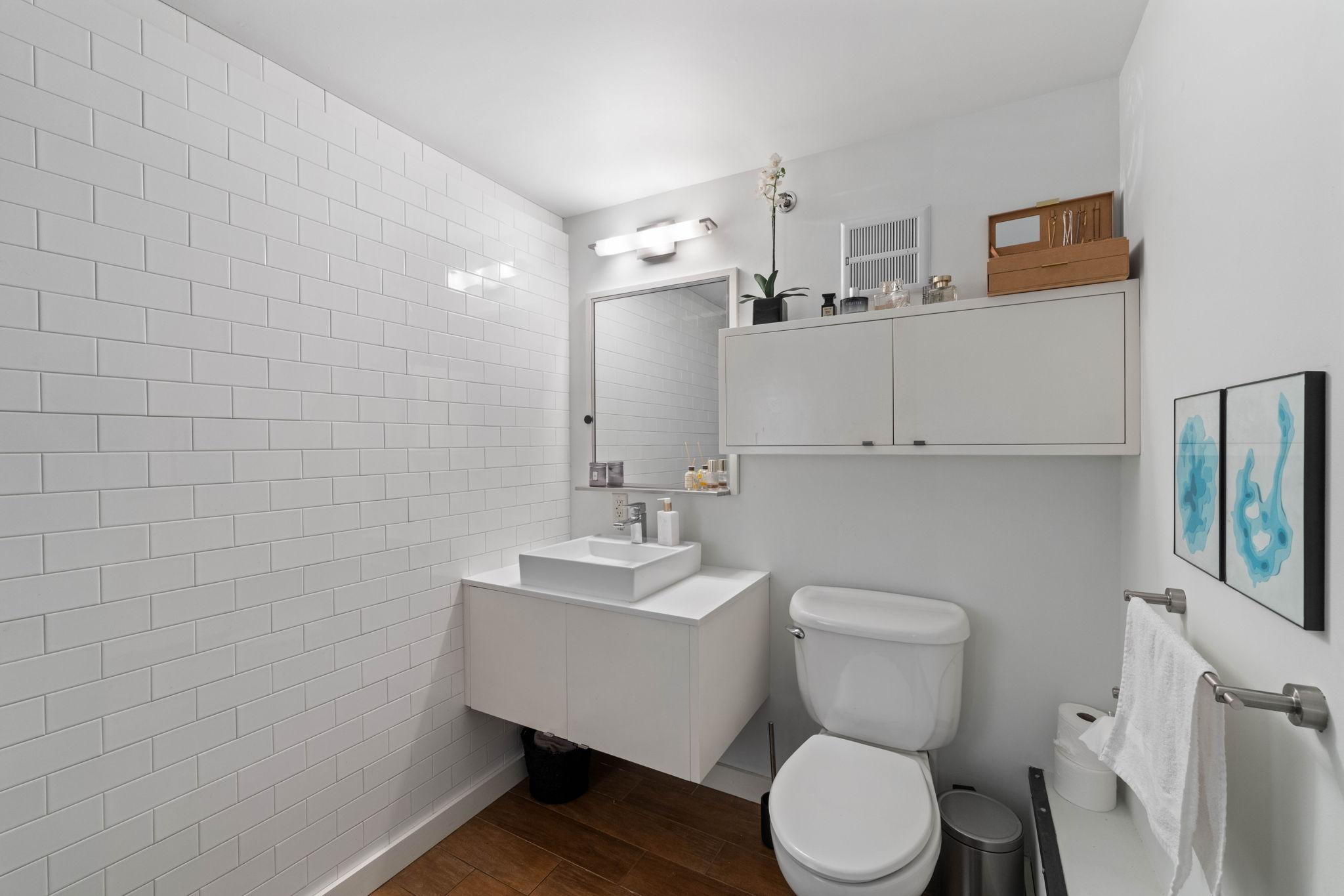 801 Washington Avenue N Unit: 210