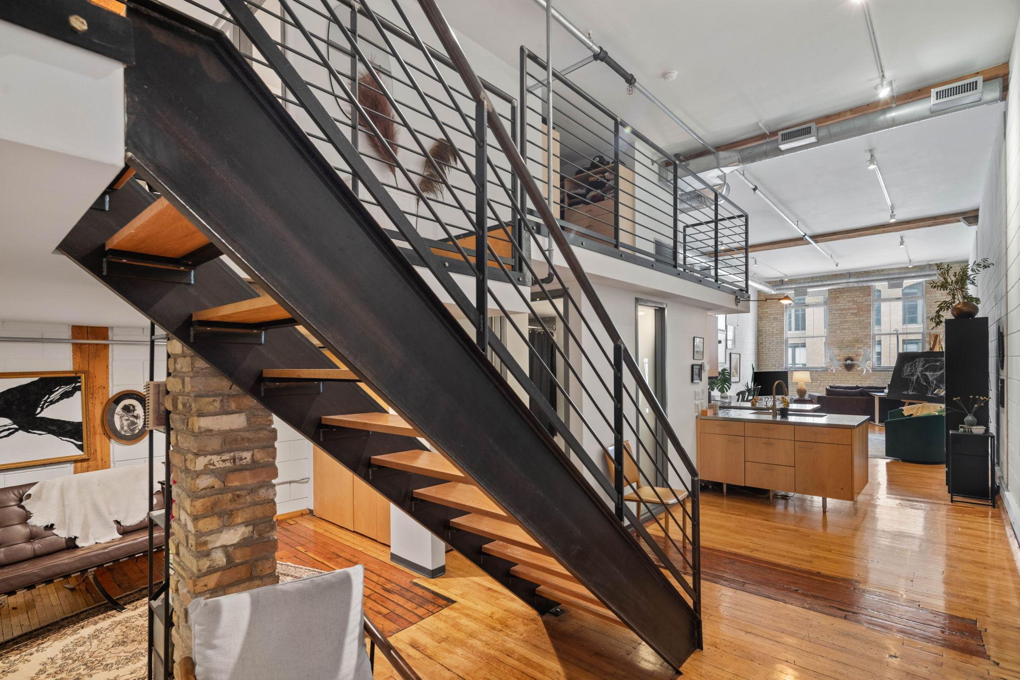 801 Washington Avenue N Unit: 210