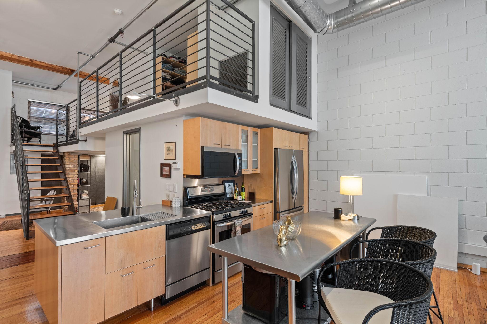 801 Washington Avenue N Unit: 210