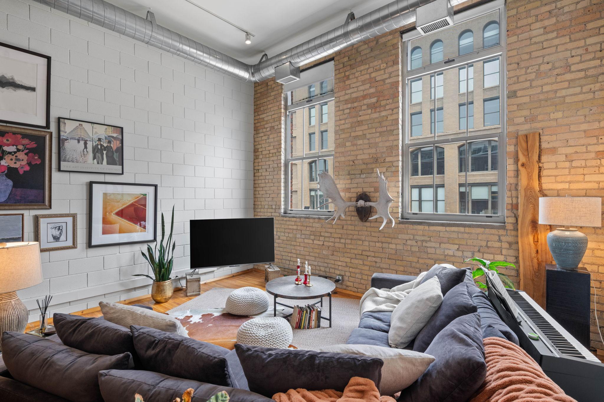801 Washington Avenue N Unit: 210