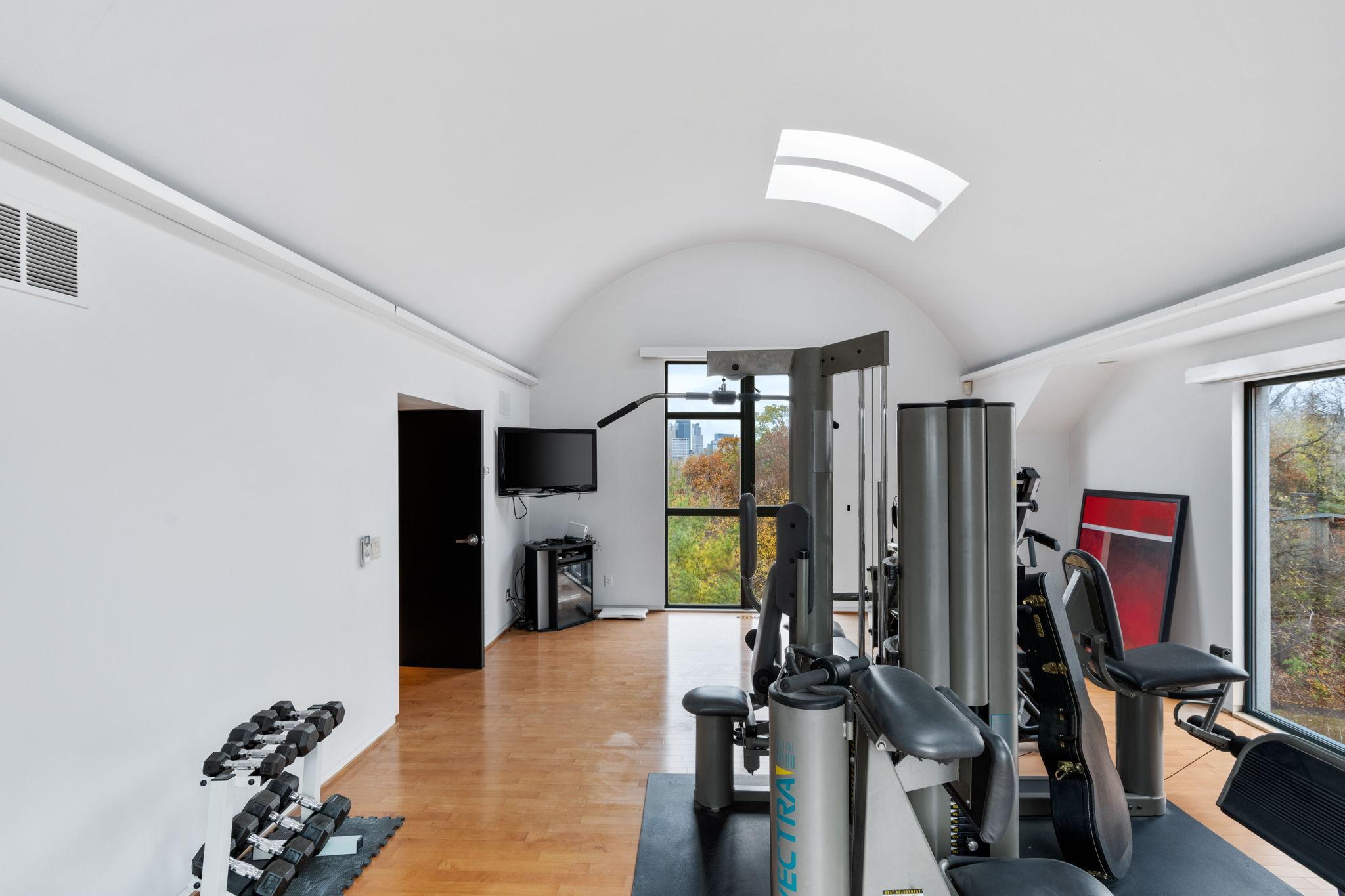 1128 Kenwood Parkway
