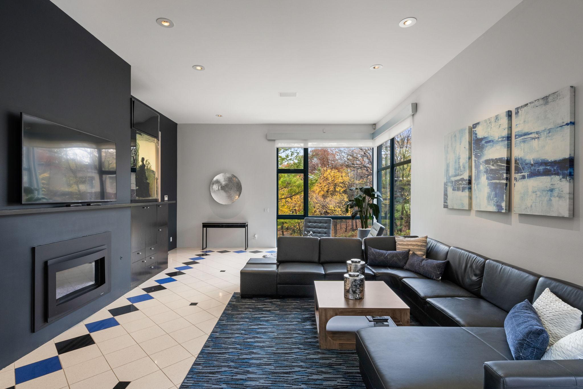 1128 Kenwood Parkway