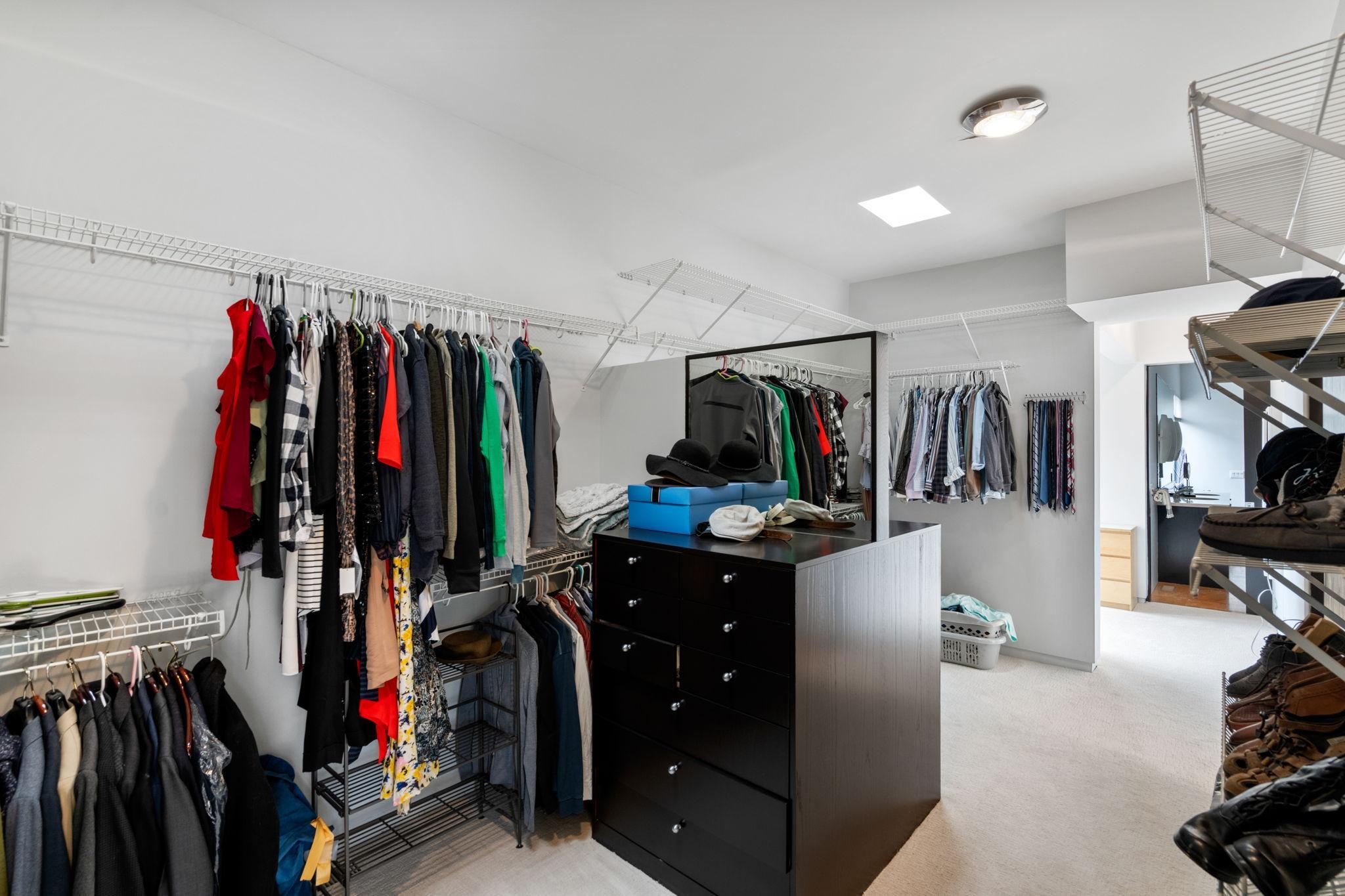 1128 Kenwood Parkway