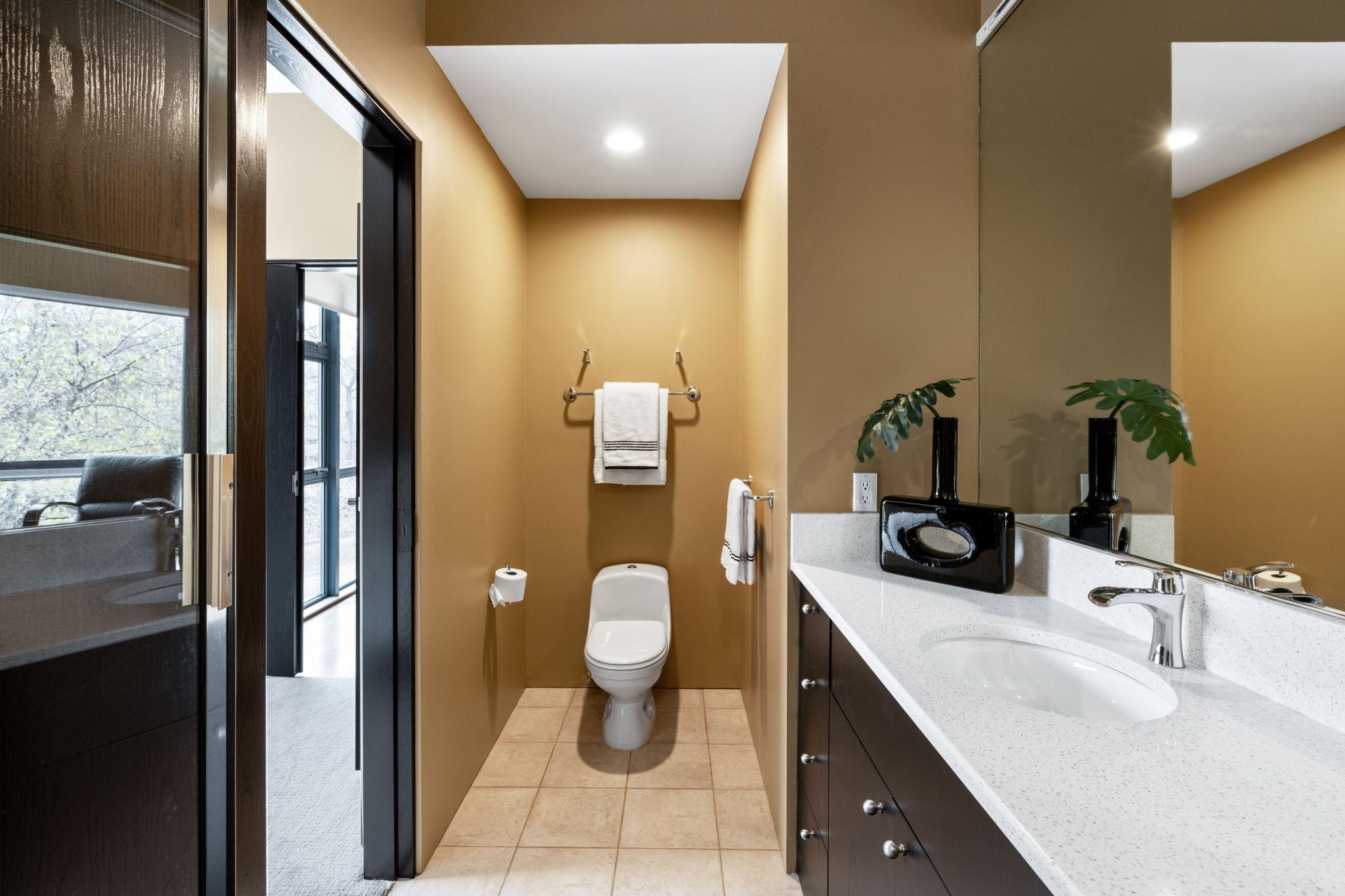 1128 Kenwood Parkway