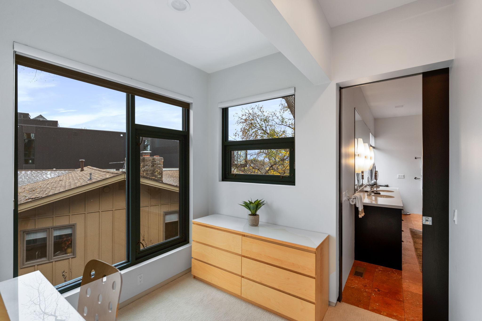 1128 Kenwood Parkway