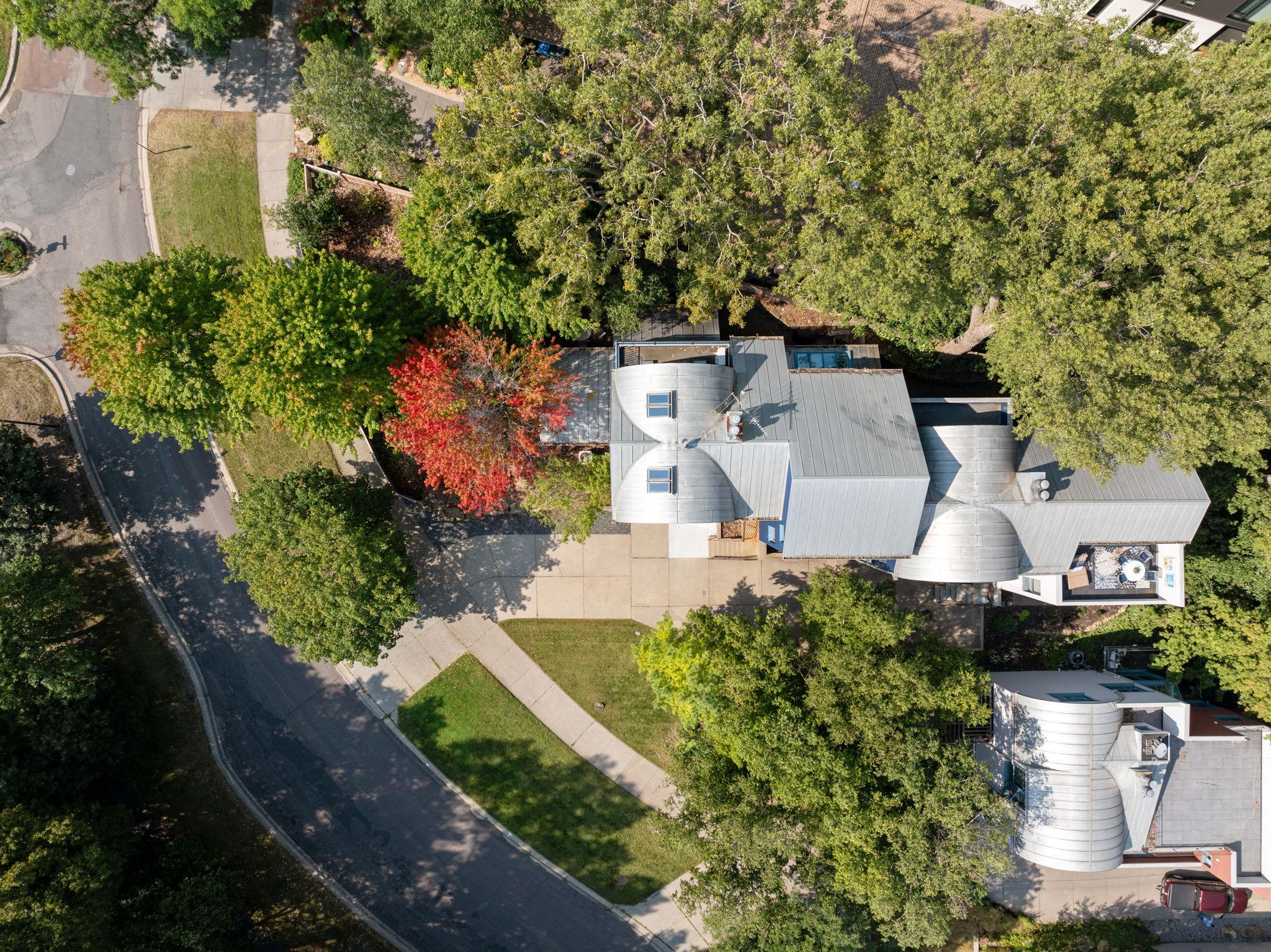1128 Kenwood Parkway