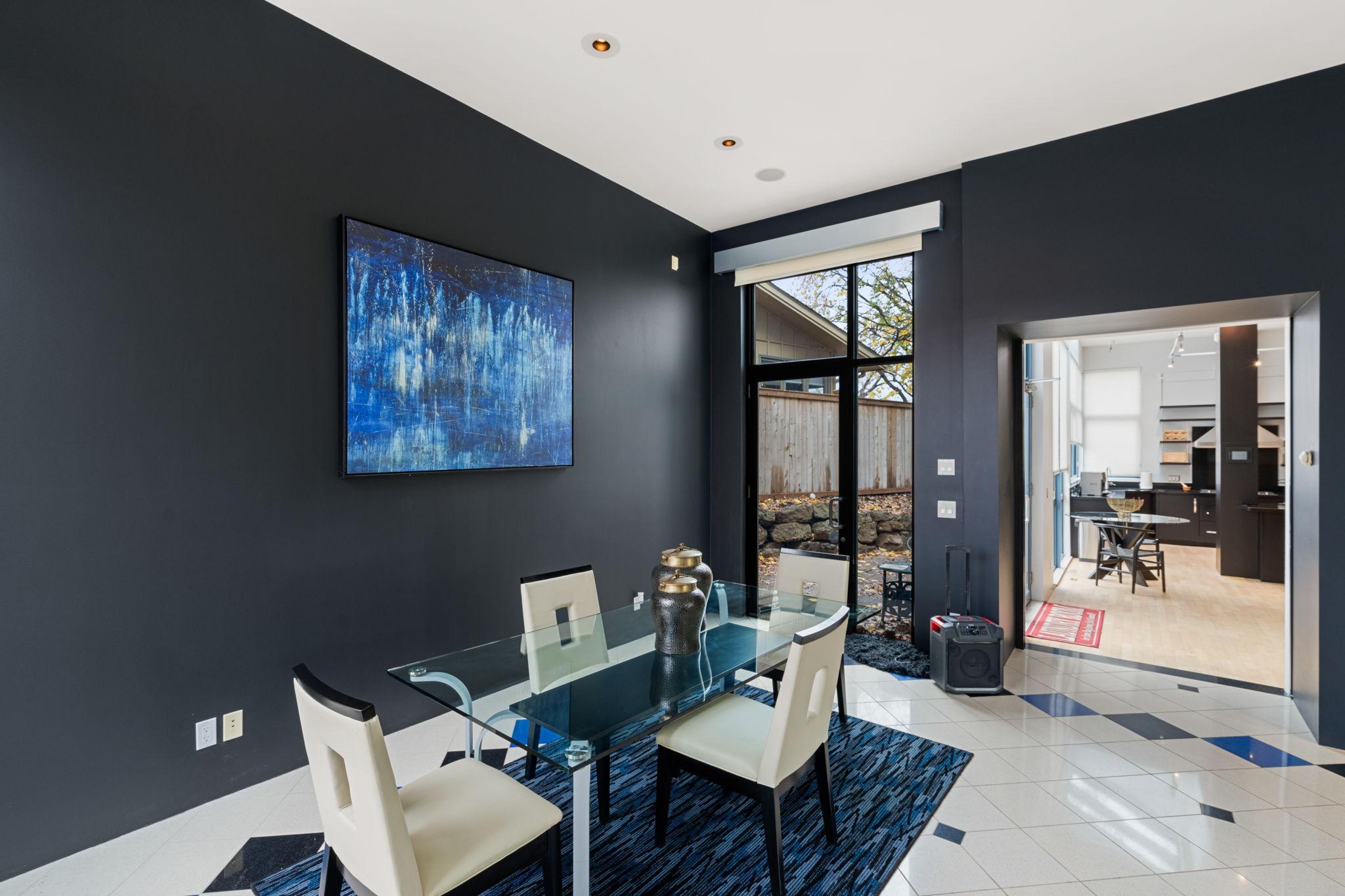 1128 Kenwood Parkway