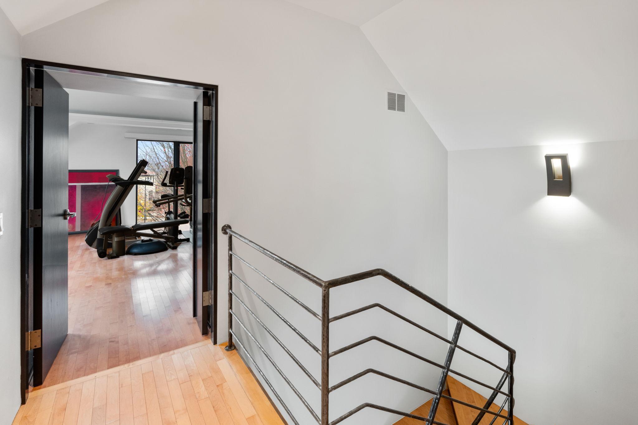 1128 Kenwood Parkway