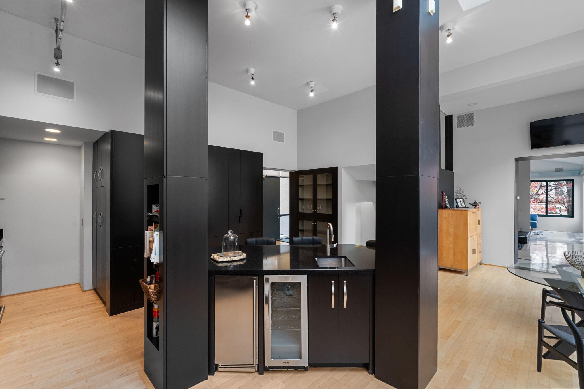 1128 Kenwood Parkway
