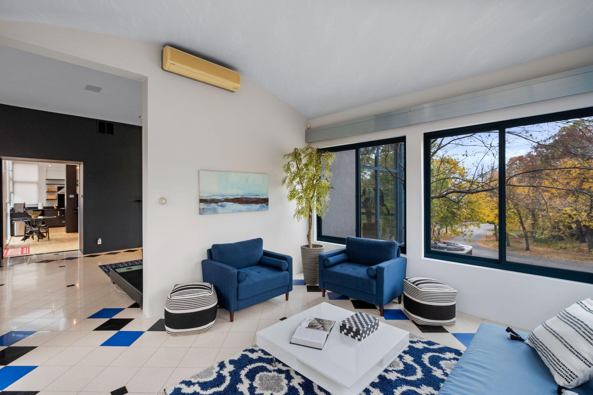 1128 Kenwood Parkway