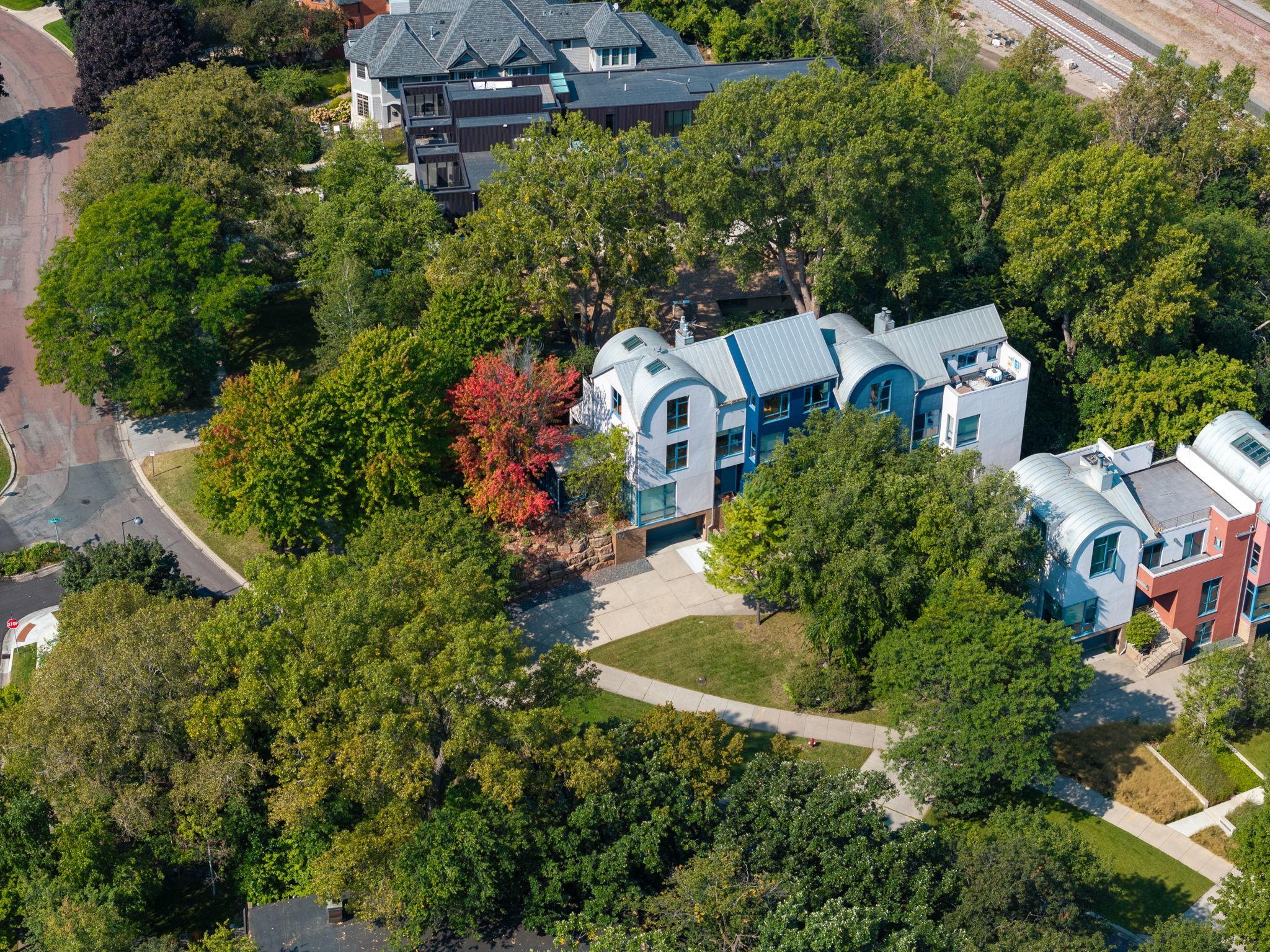 1128 Kenwood Parkway