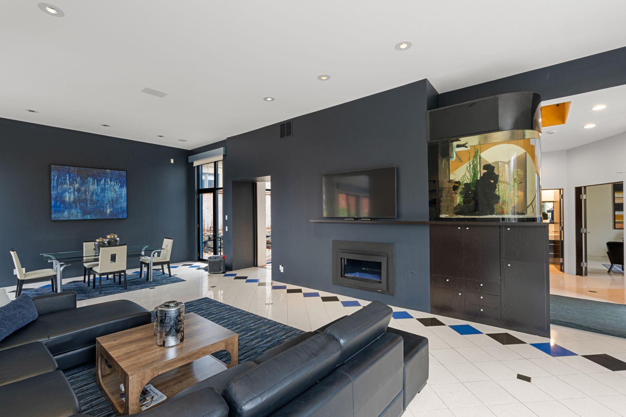 1128 Kenwood Parkway