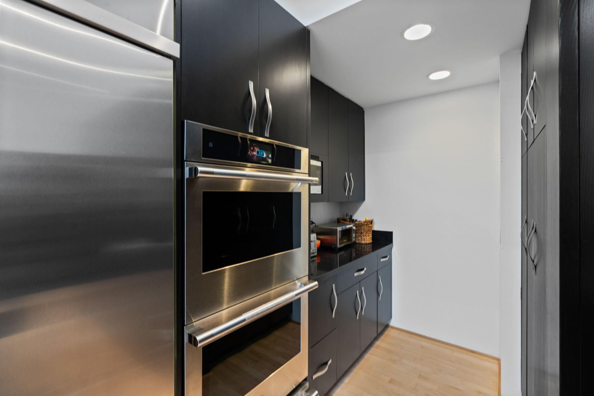 1128 Kenwood Parkway