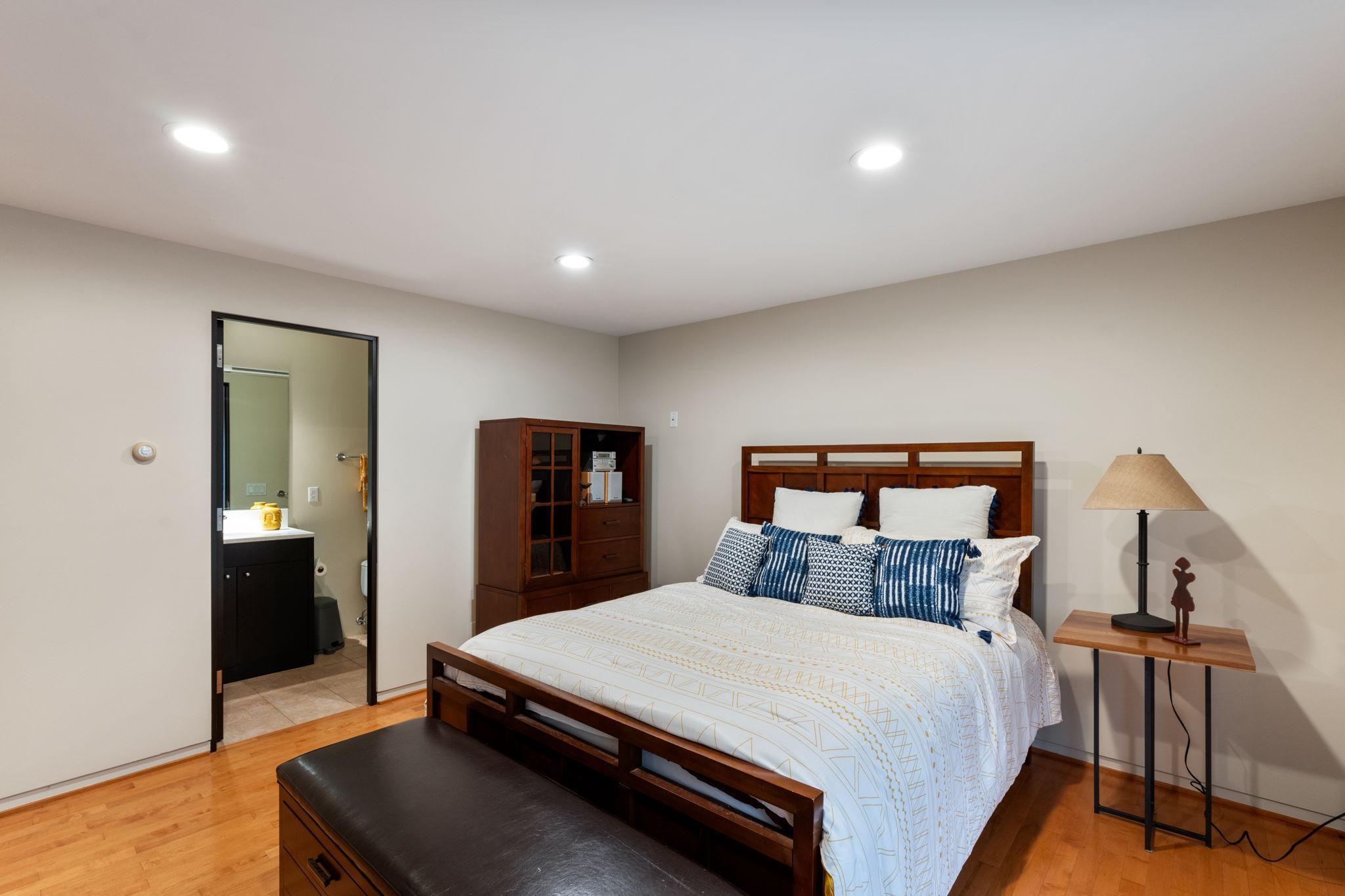 1128 Kenwood Parkway