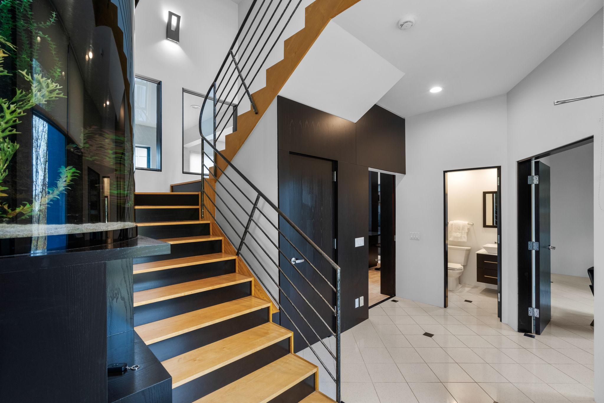 1128 Kenwood Parkway