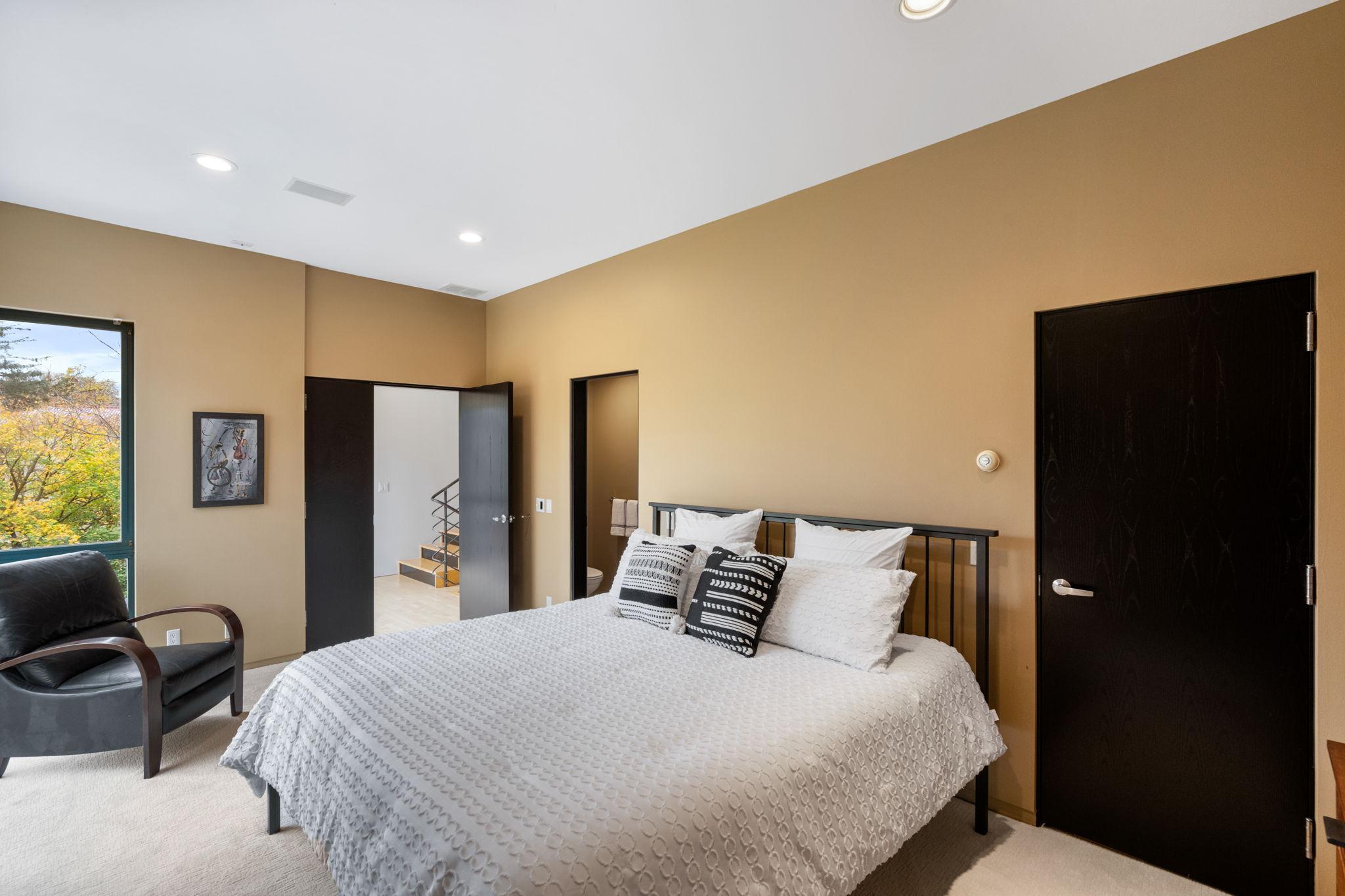 1128 Kenwood Parkway