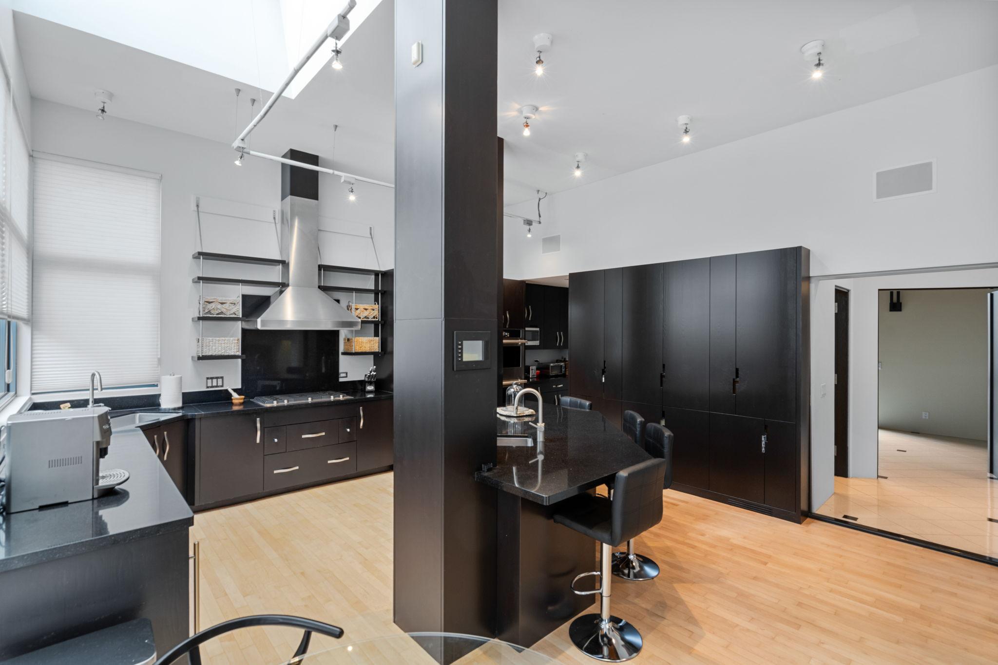 1128 Kenwood Parkway