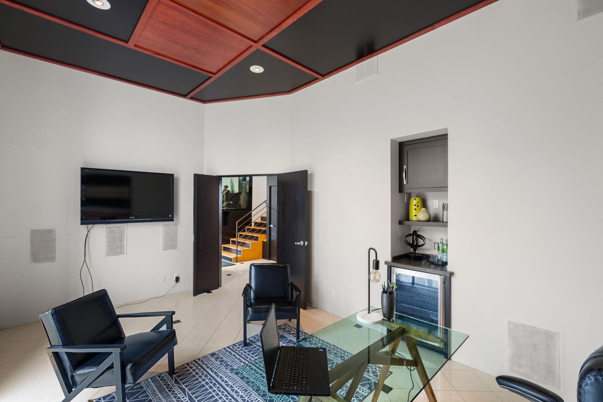 1128 Kenwood Parkway