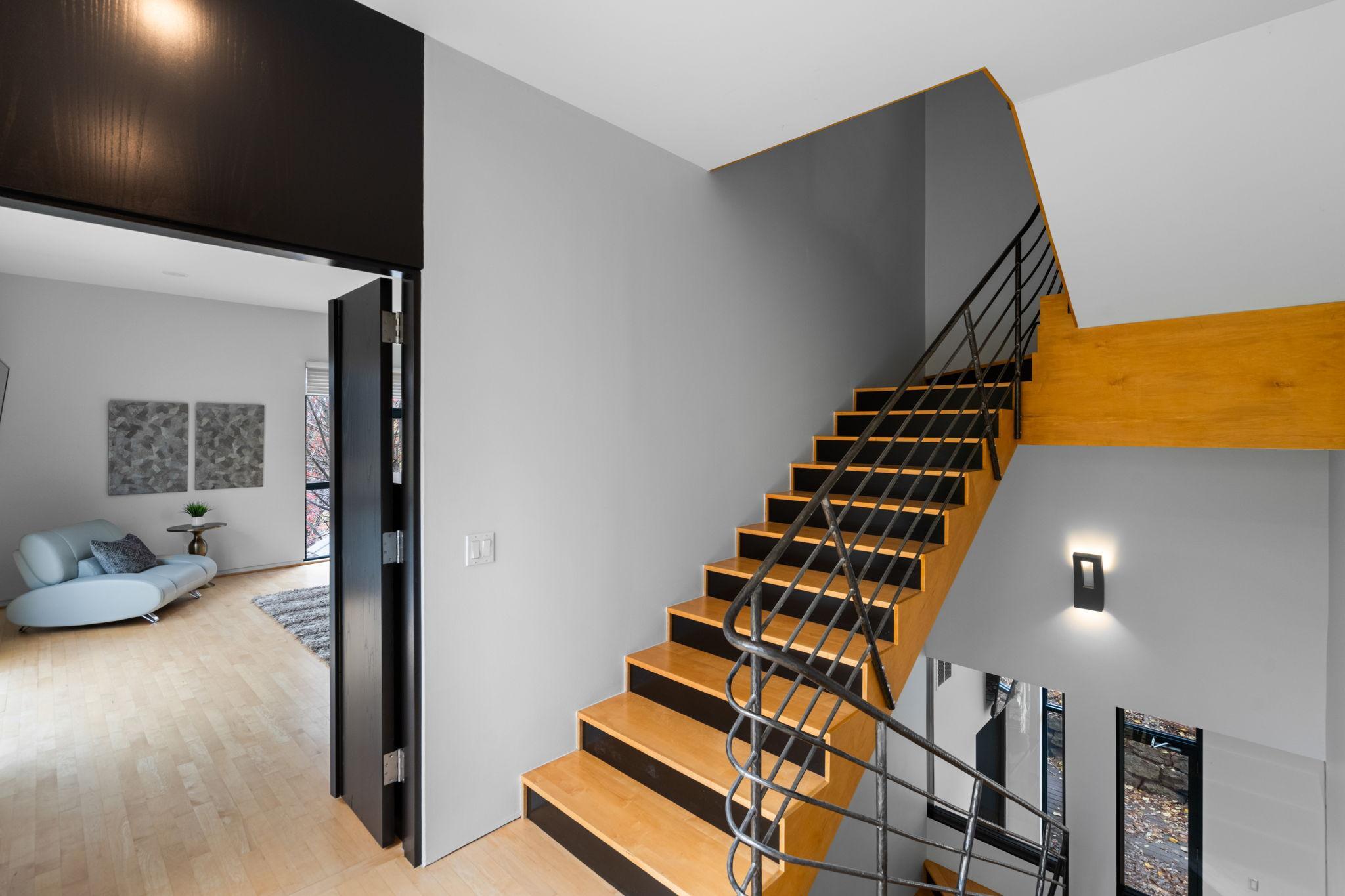 1128 Kenwood Parkway