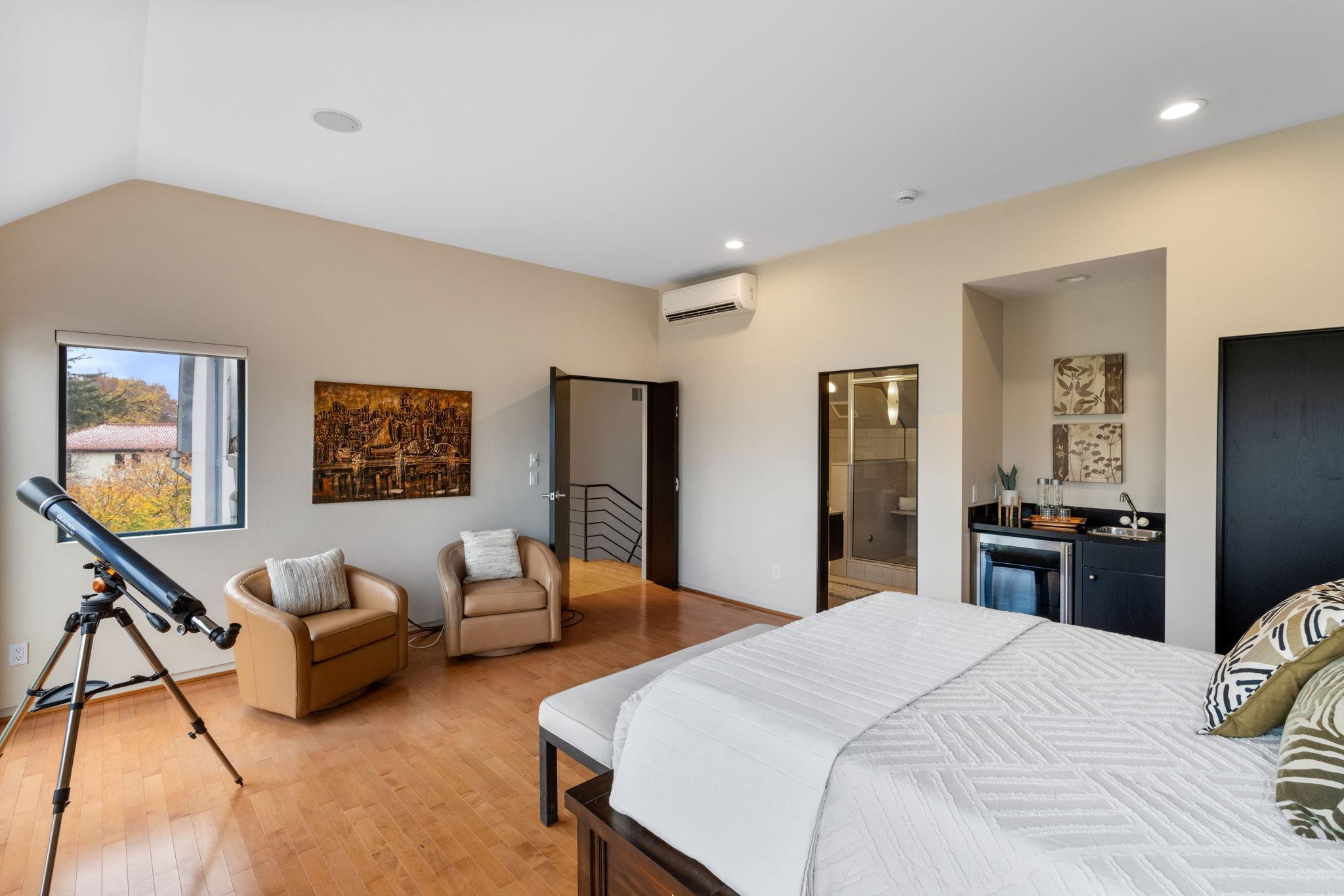 1128 Kenwood Parkway