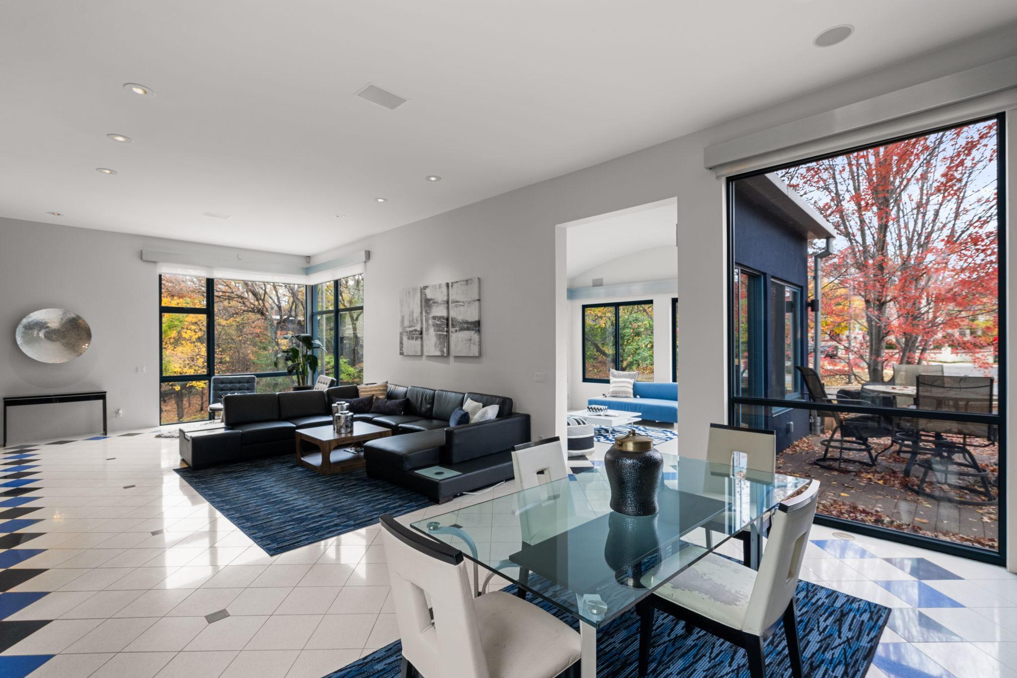 1128 Kenwood Parkway