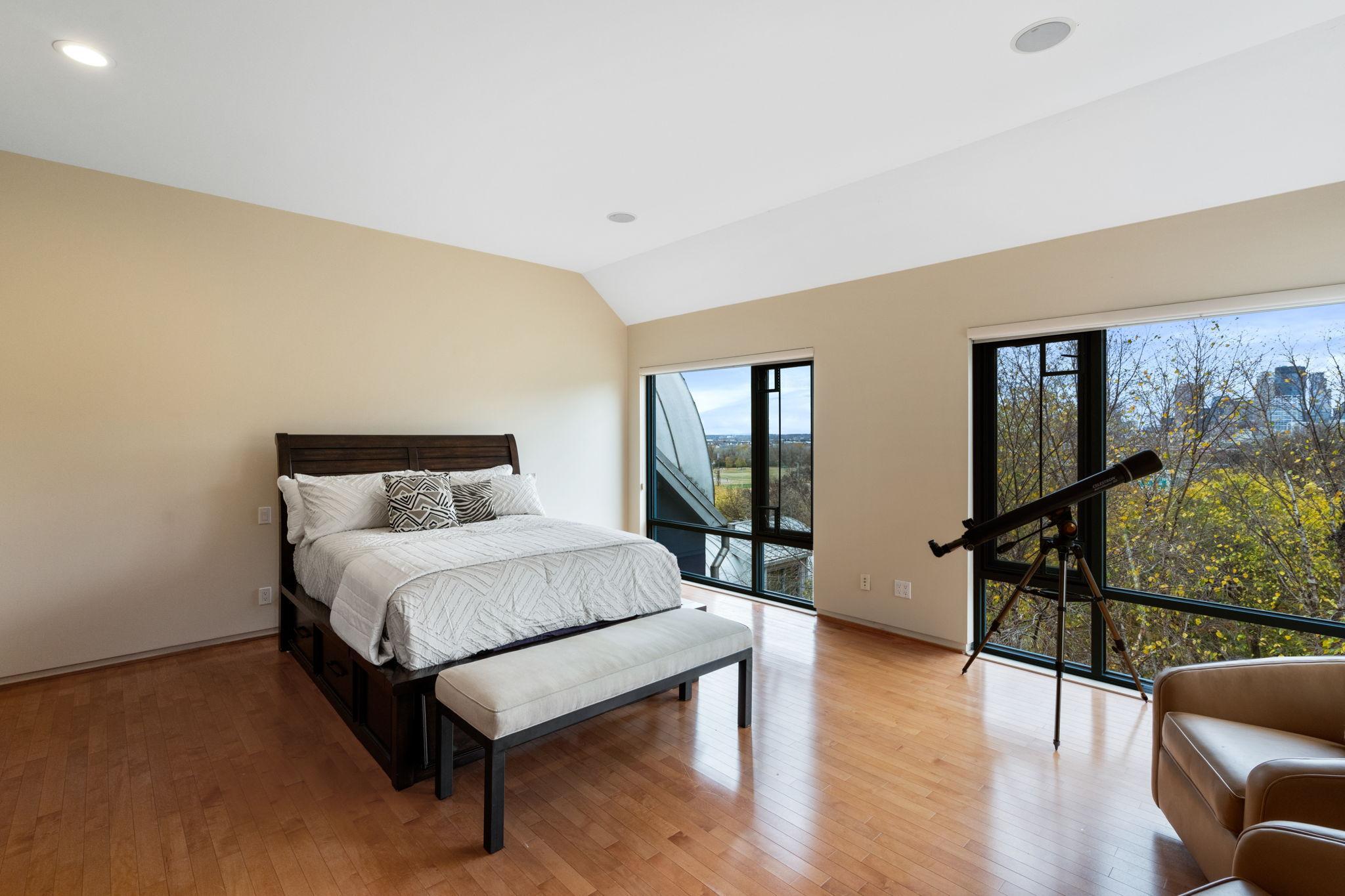 1128 Kenwood Parkway