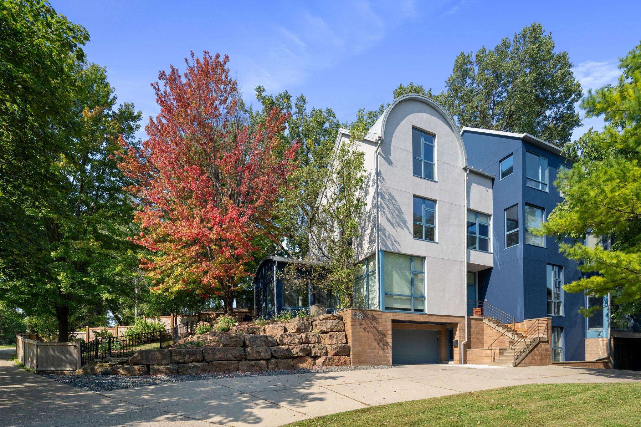 1128 Kenwood Parkway