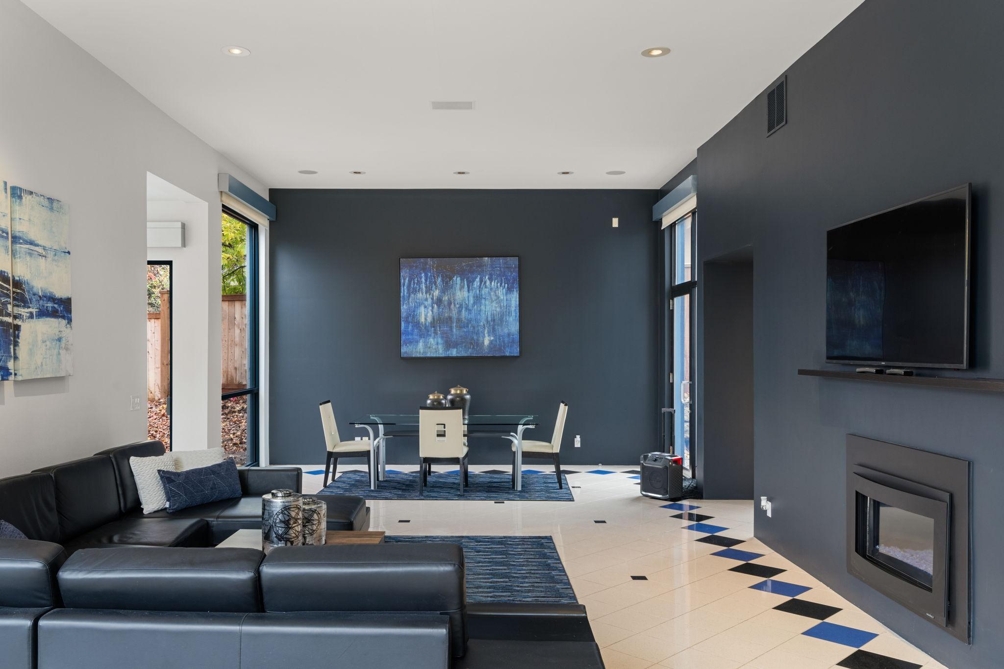 1128 Kenwood Parkway