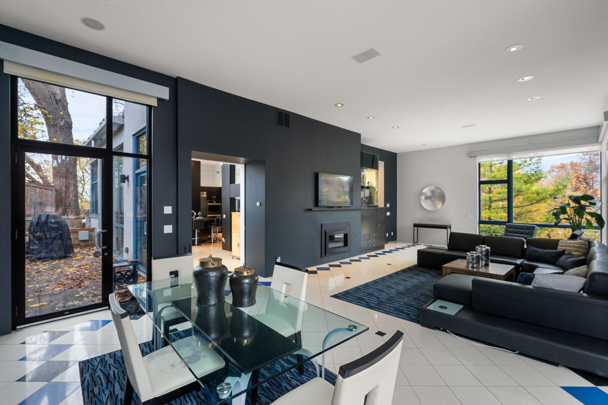 1128 Kenwood Parkway
