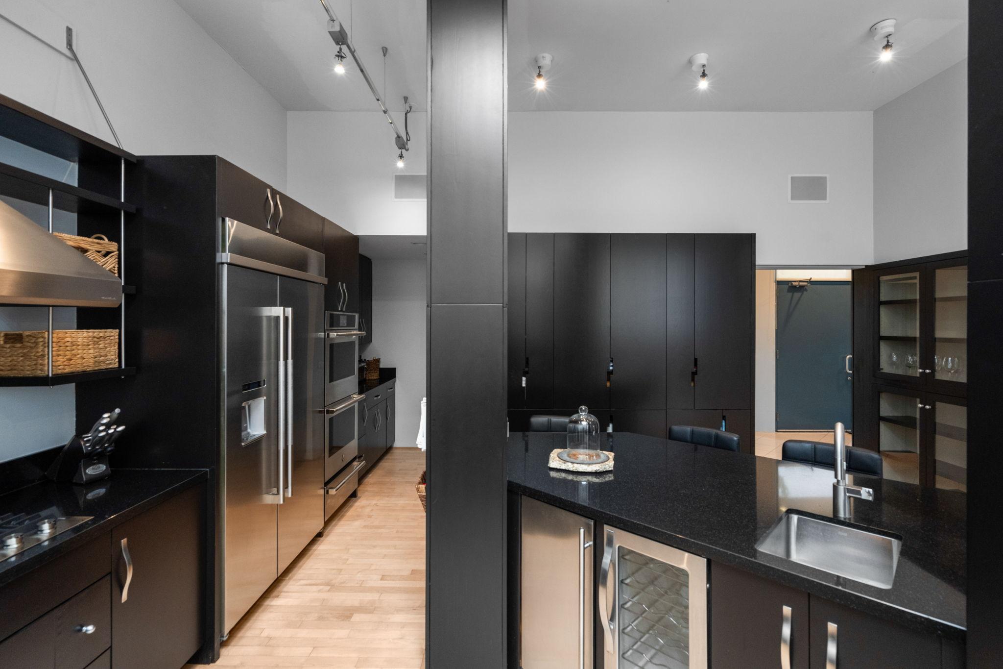 1128 Kenwood Parkway